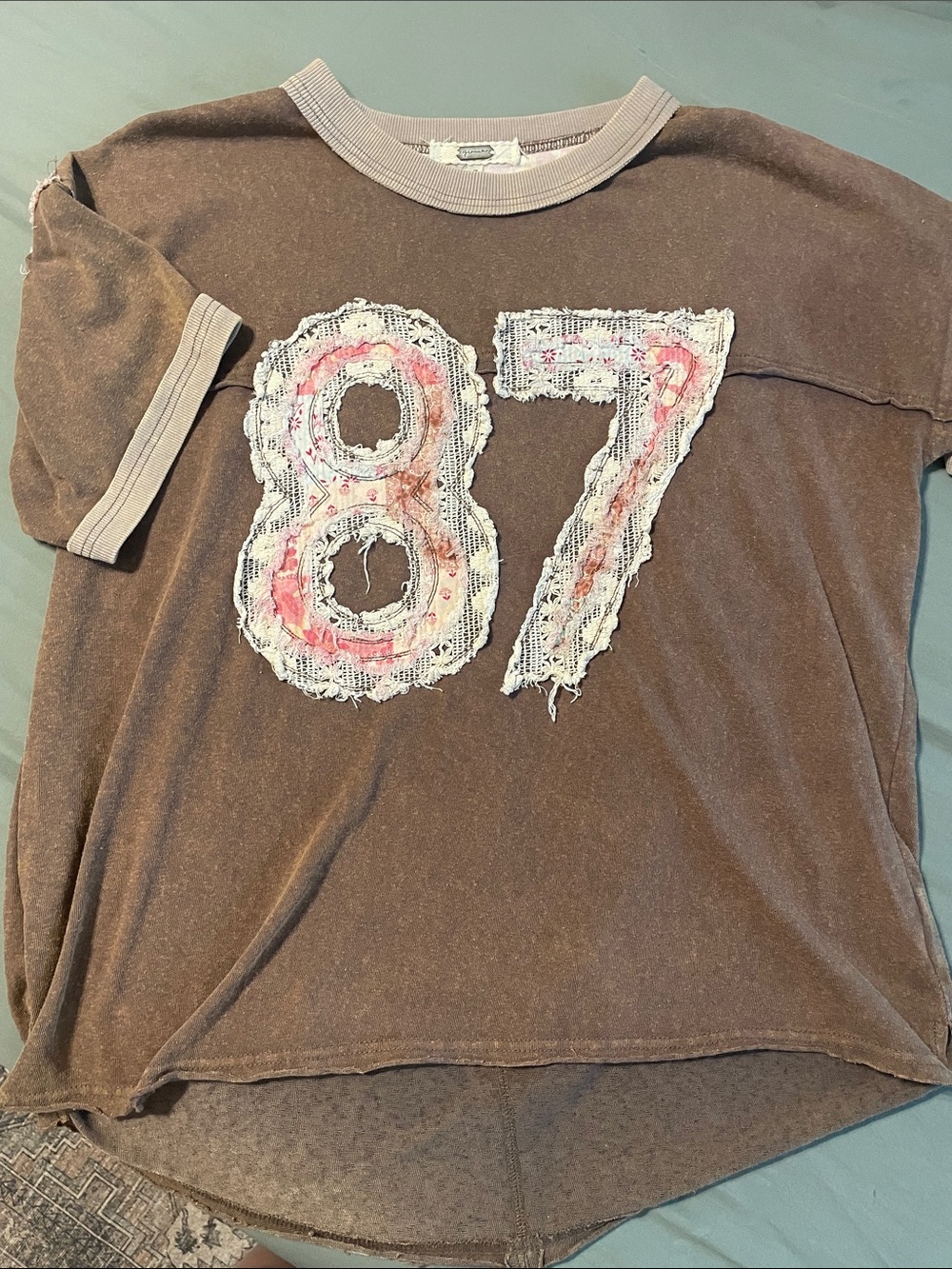 gimmicks by BKE Brown Short-Sleeve Tee with White Lace '87 Applique